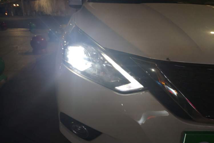 Used Nissan Sylphy 2019 1.6XV CVT Smart Connect Luxury Edition China VI Standard Right Front Headlight