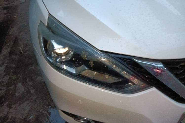 Used Nissan Sylphy 2019 1.6XV CVT Smart Connect Luxury Edition China VI Standard Right Front Headlight