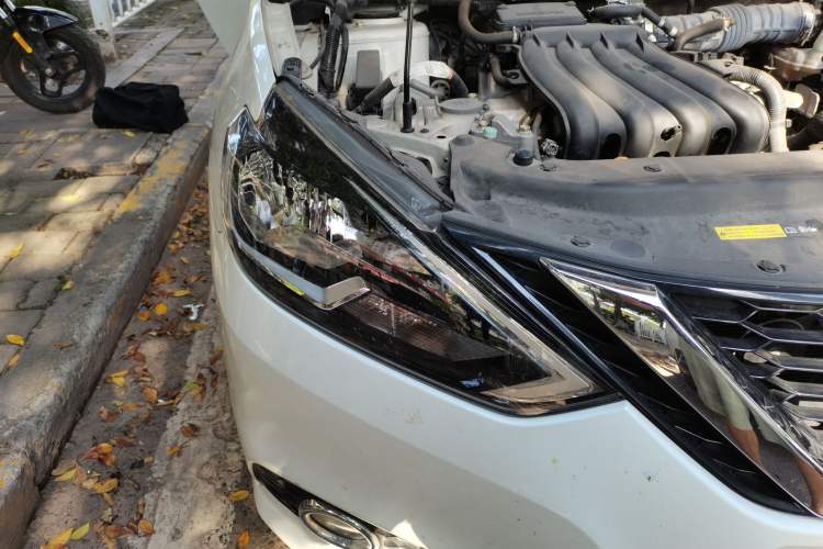 Used Nissan Sylphy 2019 1.6XV CVT Smart Connect Luxury Edition China V Standard Right Front Headlight