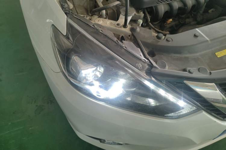 Used Nissan Sylphy 2019 1.6XV CVT Smart Connect Luxury Edition China V Standard Right Front Headlight