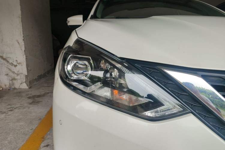 Used Nissan Sylphy 2019 1.6XV CVT Smart Connect Luxury Edition China VI Standard Right Front Headlight