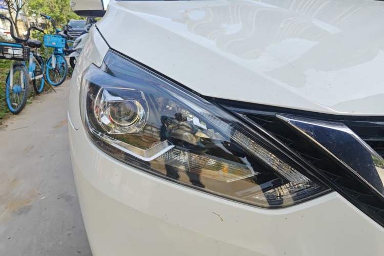 Used Nissan Sylphy 2019 1.6XV CVT Smart Connect Luxury Edition China V Standard Right Front Headlight