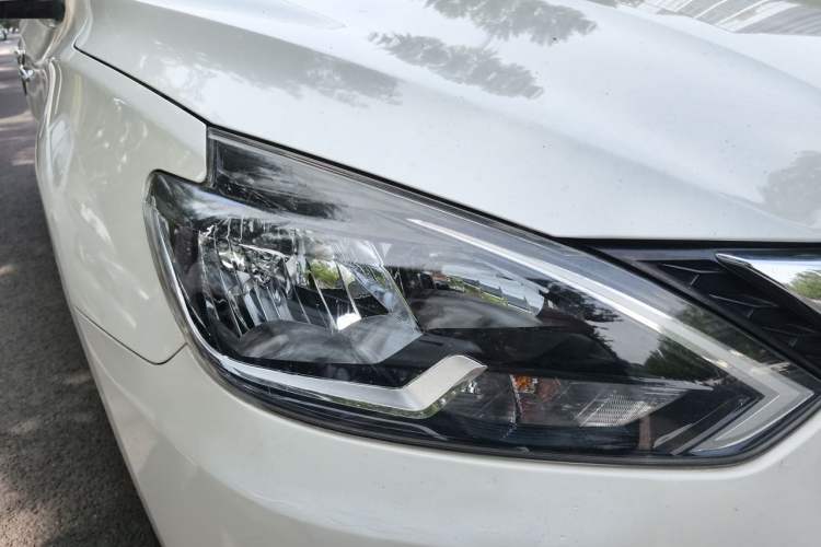 Used Nissan Sylphy 2019 Classic 1.6XE Manual Comfort Edition Right Front Headlight