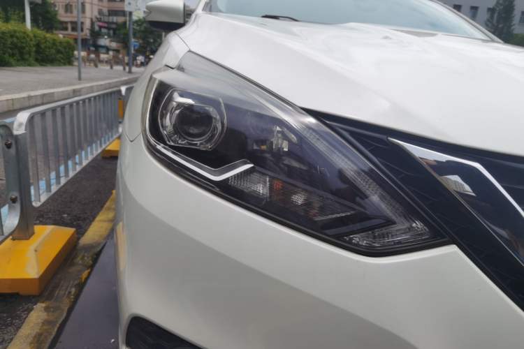 Used Nissan Sylphy 2019 1.6XV CVT Smart Connect Prestige Edition China VI Standard Right Front Headlight