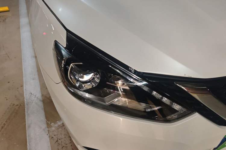 Used Nissan Sylphy 2019 1.6XV CVT Smart Connect Luxury Edition China V Standard Right Front Headlight