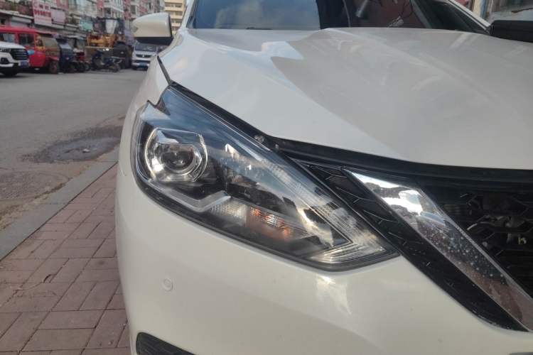 Used Nissan Sylphy 2019 1.6XV CVT Smart Connect Luxury Edition China V Standard Right Front Headlight