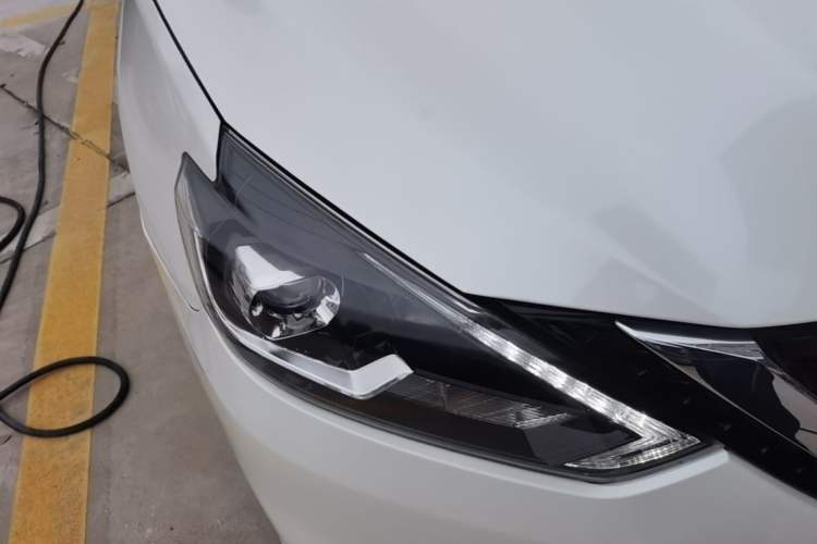 Used Nissan Sylphy 2019 1.6XV CVT Smart Connect Luxury Edition China V Standard Right Front Headlight