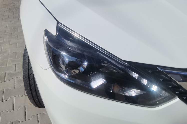 Used Nissan Sylphy 2019 1.6XV CVT Smart Connect Luxury Edition China VI Standard Right Front Headlight
