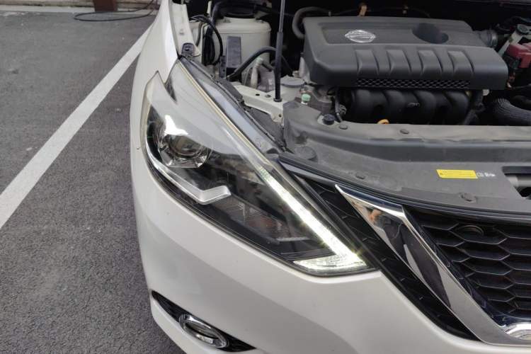 Used Nissan Sylphy 2019 1.6XV CVT Smart Connect Luxury Edition China V Standard Right Front Headlight