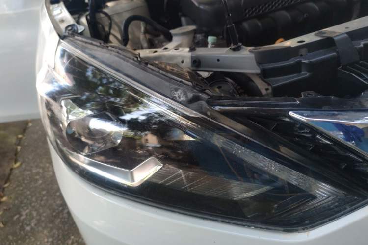 Used Nissan Sylphy 2019 1.6XV CVT Smart Connect Luxury Edition China V Standard Right Front Headlight