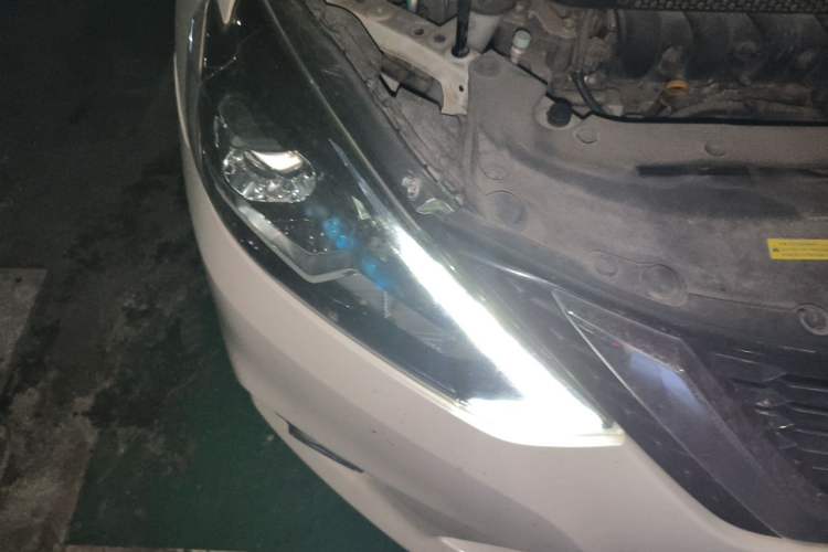 Used Nissan Sylphy 2019 1.6XV CVT Smart Connect Luxury Edition China V Standard Right Front Headlight