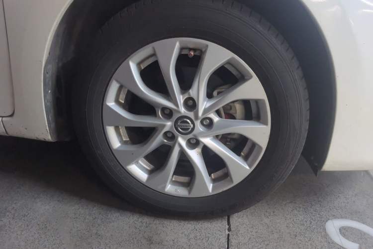 Used Nissan Sylphy 2019 1.6XL Manual Luxury Version China VI Standard Right Front Wheel Hub