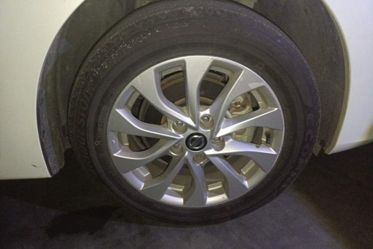 Used Nissan Sylphy 2019 1.6XV CVT Smart Connect Luxury Edition China VI Standard Right Front Wheel Hub