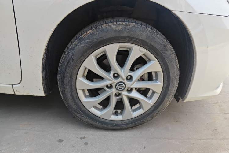 Used Nissan Sylphy 2019 1.6XV CVT Smart Connect Luxury Edition China V Standard Right Front Wheel Hub