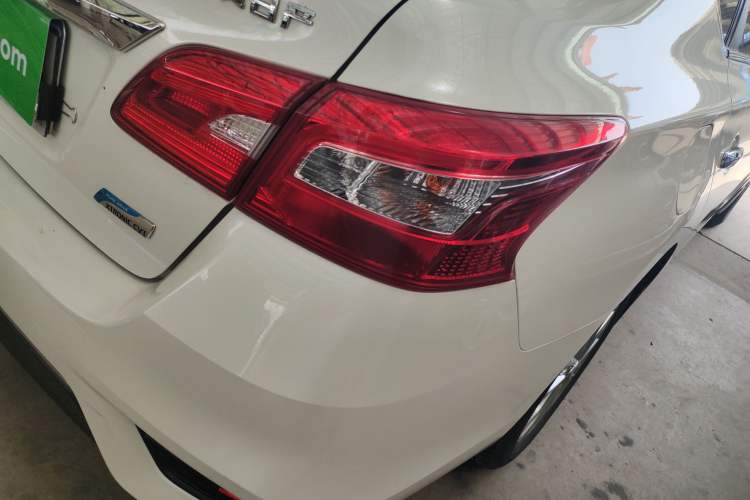 Used Nissan Sylphy 2019 1.6XV CVT Smart Connect Luxury Edition China VI Standard Right Rear Taillight