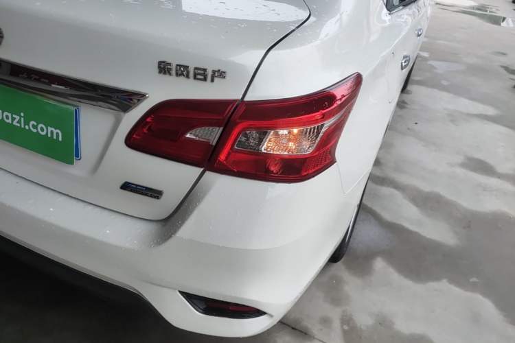 Used Nissan Sylphy 2019 1.6XV CVT Smart Connect Luxury Edition China VI Standard Right Rear Taillight