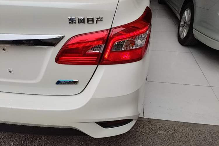 Used Nissan Sylphy 2019 1.6XV CVT Smart Connect Luxury Edition China V Standard Right Rear Taillight