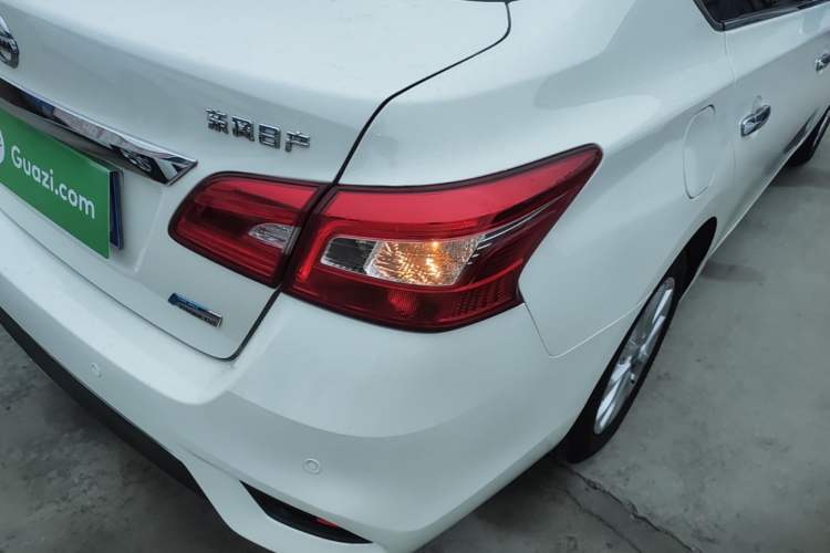 Used Nissan Sylphy 2019 1.6XV CVT Smart Connect Luxury Edition China VI Standard Right Rear Taillight