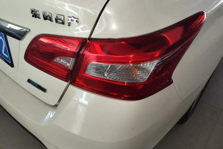 Used Nissan Sylphy 2019 1.6XV CVT Smart Connect Luxury Edition China VI Standard Right Rear Taillight