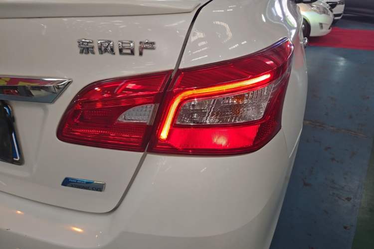 Used Nissan Sylphy 2019 1.6XV CVT Smart Connect Luxury Edition China VI Standard Right Rear Taillight