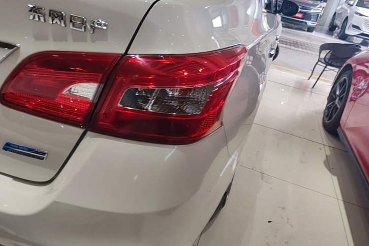 Used Nissan Sylphy 2019 1.6XV CVT Smart Connect Luxury Edition China VI Standard Right Rear Taillight