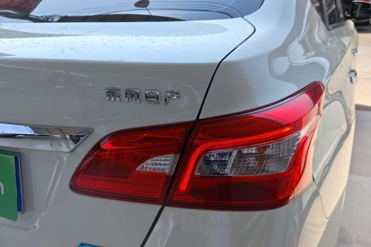 Used Nissan Sylphy 2019 1.6XV CVT Smart Connect Luxury Edition China VI Standard Right Rear Taillight