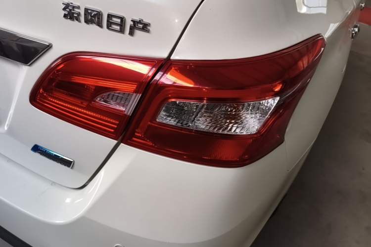 Used Nissan Sylphy 2019 1.6XV CVT Smart Connect Luxury Edition China VI Standard Right Rear Taillight