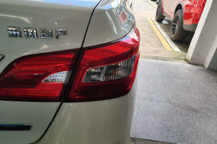 Used Nissan Sylphy 2019 1.6XV CVT Smart Connect Luxury Edition China VI Standard Right Rear Taillight