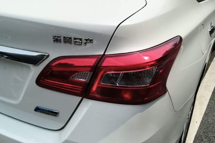 Used Nissan Sylphy 2019 1.6XV CVT Smart Connect Luxury Edition China VI Standard Right Rear Taillight