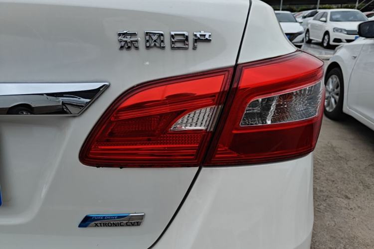 Used Nissan Sylphy 2019 1.6XV CVT Smart Connect Luxury Edition China VI Standard Right Rear Taillight