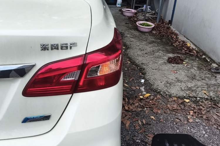 Used Nissan Sylphy 2019 1.6XV CVT Smart Connect Luxury Edition China VI Standard Right Rear Taillight