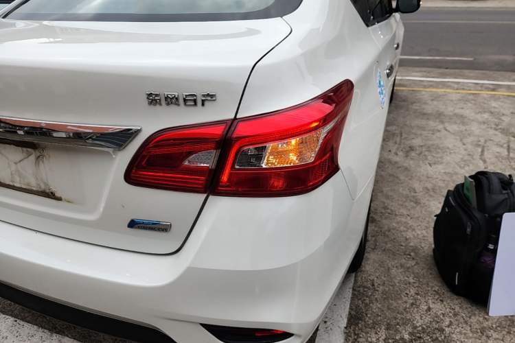 Used Nissan Sylphy 2019 1.6XV CVT Smart Connect Luxury Edition China VI Standard Right Rear Taillight