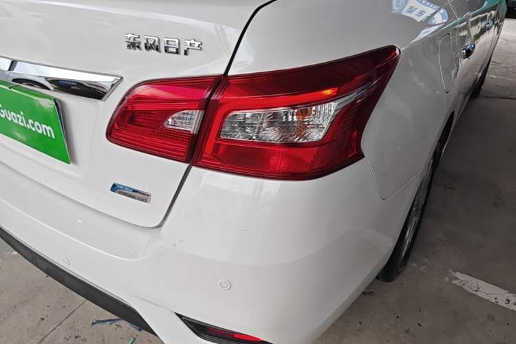 Used Nissan Sylphy 2019 1.6XV CVT Smart Connect Luxury Edition China VI Standard Right Rear Taillight