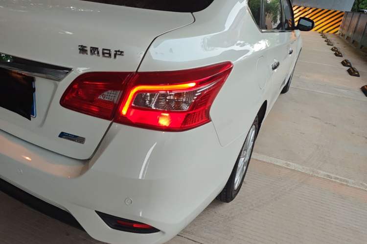 Used Nissan Sylphy 2019 1.6XV CVT Smart Connect Luxury Edition China VI Standard Right Rear Taillight