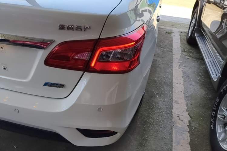 Used Nissan Sylphy 2019 1.6XV CVT Smart Connect Luxury Edition China VI Standard Right Rear Taillight