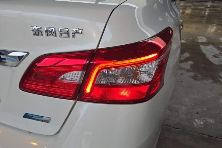 Used Nissan Sylphy 2019 1.6XV CVT Smart Connect Luxury Edition China VI Standard Right Rear Taillight