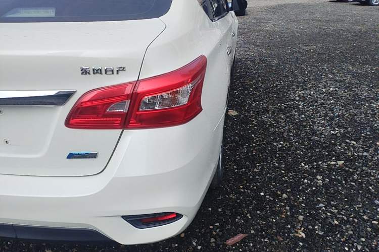 Used Nissan Sylphy 2019 1.6XV CVT Smart Connect Luxury Edition China VI Standard Right Rear Taillight