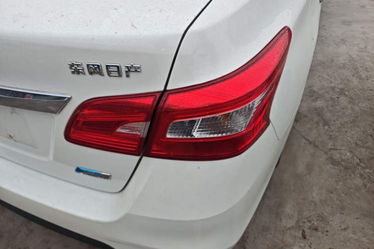 Used Nissan Sylphy 2019 1.6XV CVT Smart Connect Luxury Edition China VI Standard Right Rear Taillight