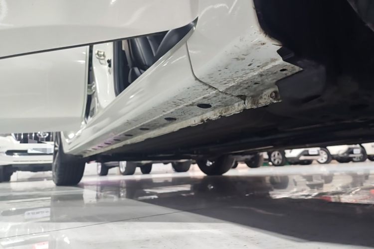 Used Nissan Sylphy 2019 Classic 1.6XE Manual Comfort Edition Right Side Sill