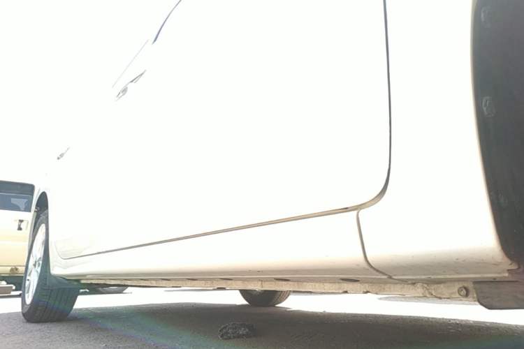 Used Nissan Sylphy 2019 Classic 1.6XE CVT Comfort Edition Right Side Sill