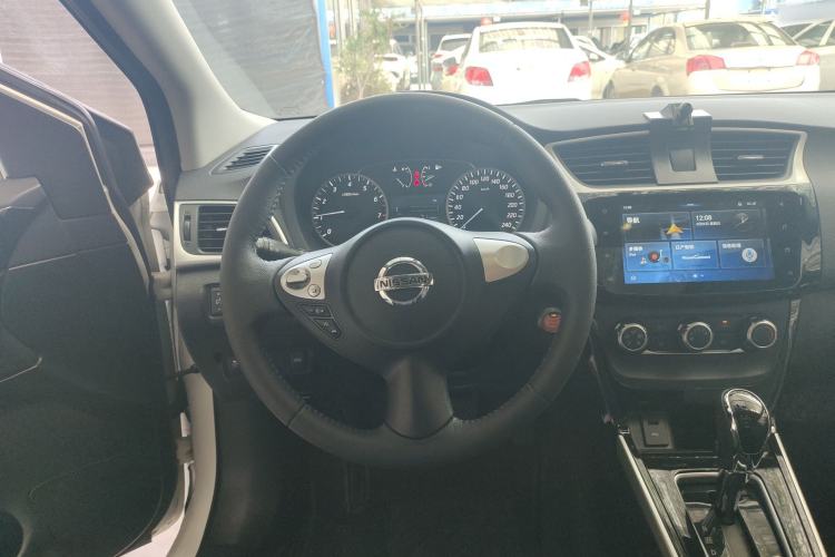 Used Nissan Sylphy 2019 1.6XV CVT Smart Connect Luxury Edition China VI Standard Steering Wheel