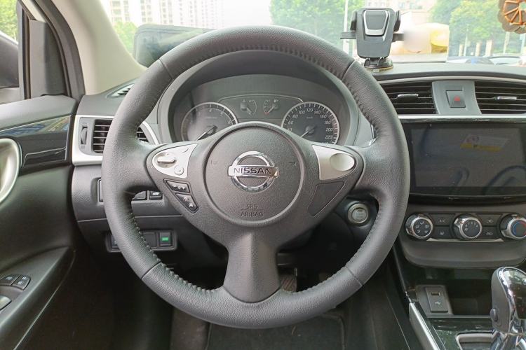 Used Nissan Sylphy 2019 1.6XV CVT Smart Connect Luxury Edition China VI Standard Steering Wheel