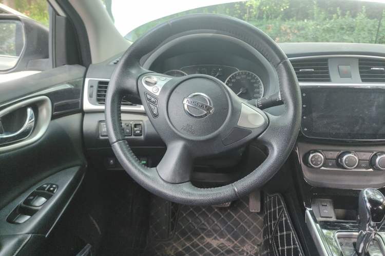 Used Nissan Sylphy 2019 1.6XV CVT Smart Connect Luxury Edition China VI Standard Steering Wheel