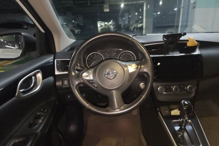 Used Nissan Sylphy 2019 1.6XV CVT Smart Connect Luxury Edition China V Standard Steering Wheel