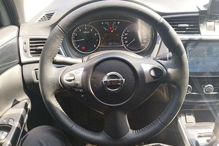 Used Nissan Sylphy 2019 1.6XV CVT Smart Connect Luxury Edition China VI Standard Steering Wheel