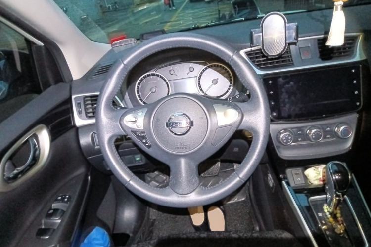 Used Nissan Sylphy 2019 1.6XV CVT Smart Connect Luxury Edition China VI Standard Steering Wheel