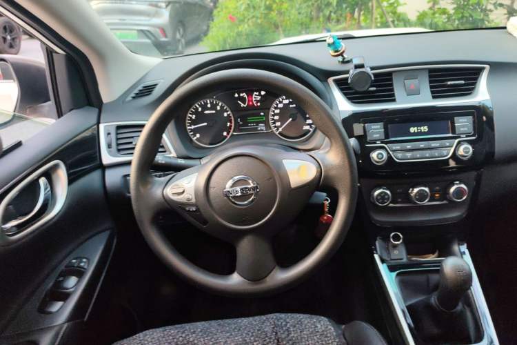 Used Nissan Sylphy 2019 1.6XL Manual Luxury Version China VI Standard Steering Wheel