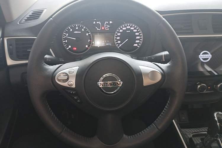 Used Nissan Sylphy 2019 1.6XV CVT Smart Connect Luxury Edition China VI Standard Steering Wheel