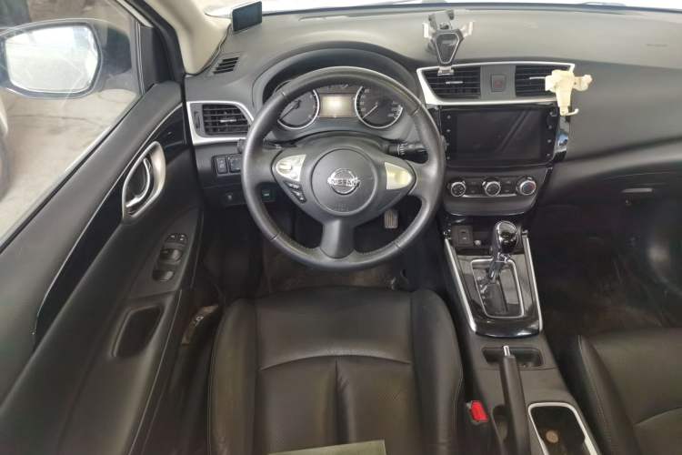 Used Nissan Sylphy 2019 1.6XV CVT Smart Connect Luxury Edition China VI Standard Steering Wheel