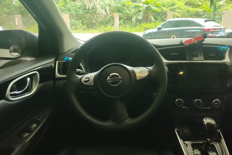 Used Nissan Sylphy 2019 1.6XV CVT Smart Connect Luxury Edition China VI Standard Steering Wheel